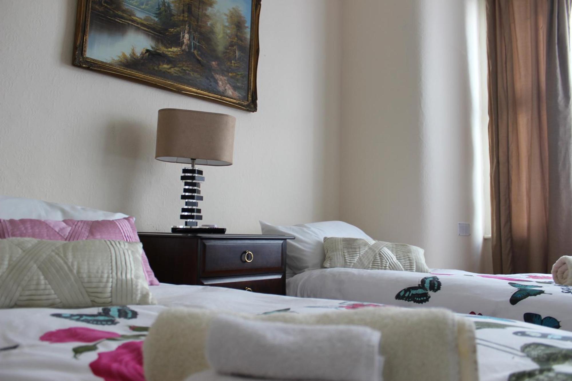 Mother-In-Law Guest House Hotel Leeds Leeds  Extérieur photo
