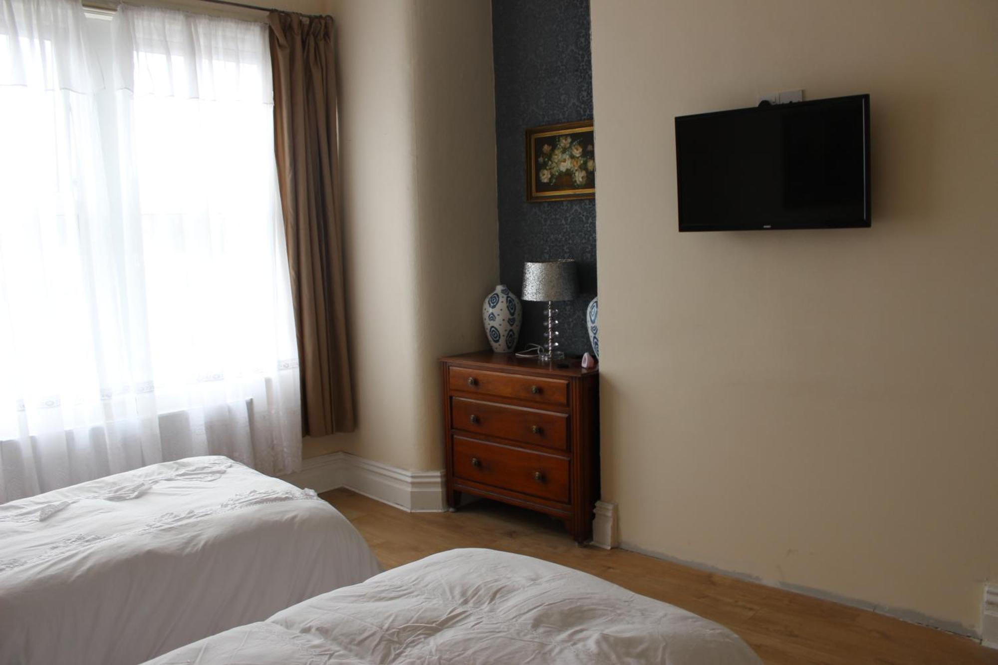 Mother-In-Law Guest House Hotel Leeds Leeds  Extérieur photo