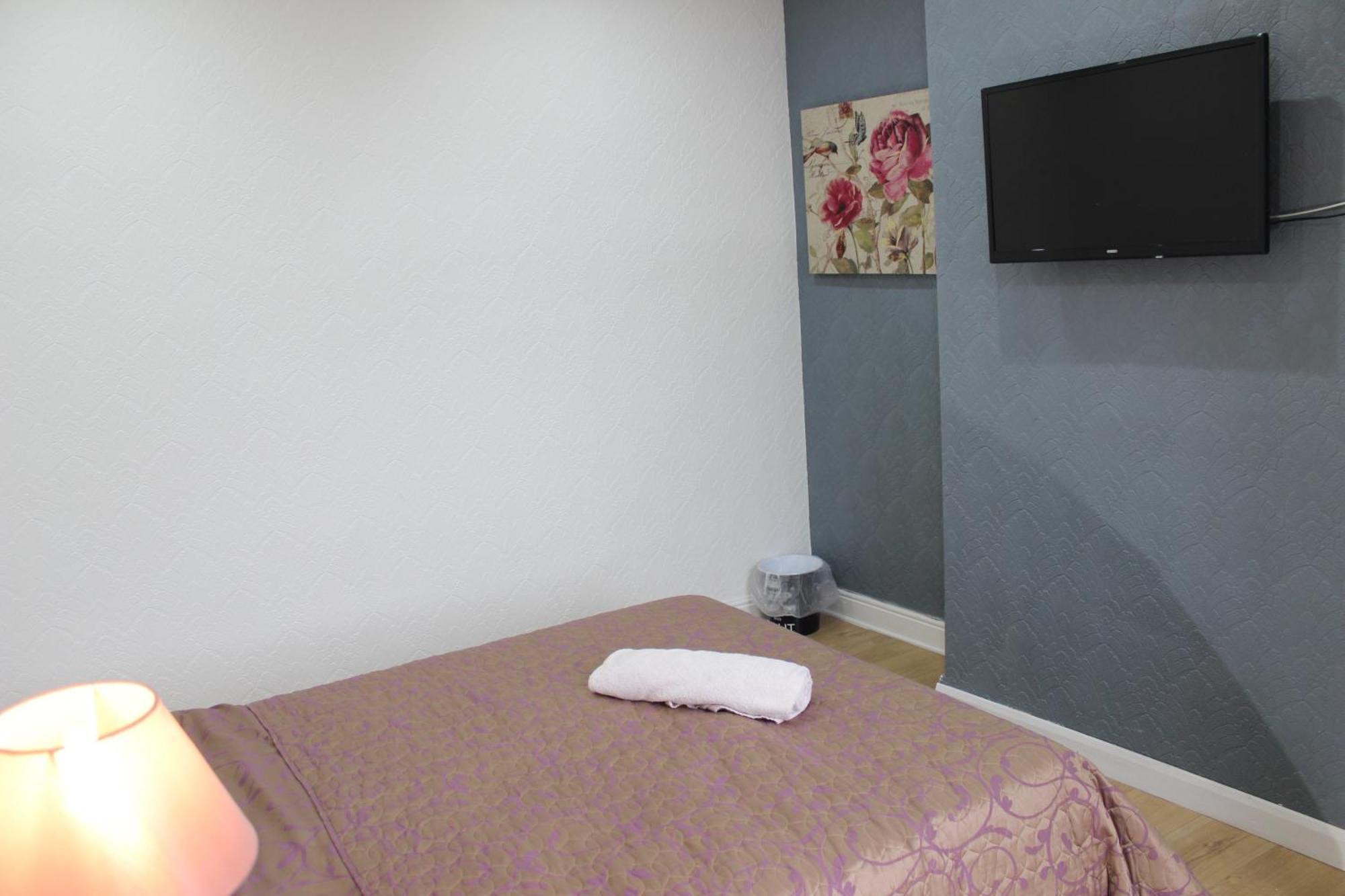 Mother-In-Law Guest House Hotel Leeds Leeds  Extérieur photo