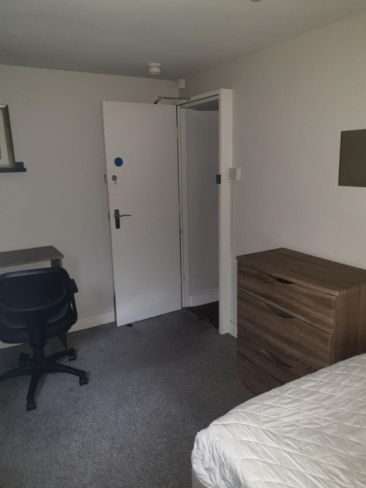 Mother-In-Law Guest House Hotel Leeds Leeds  Extérieur photo